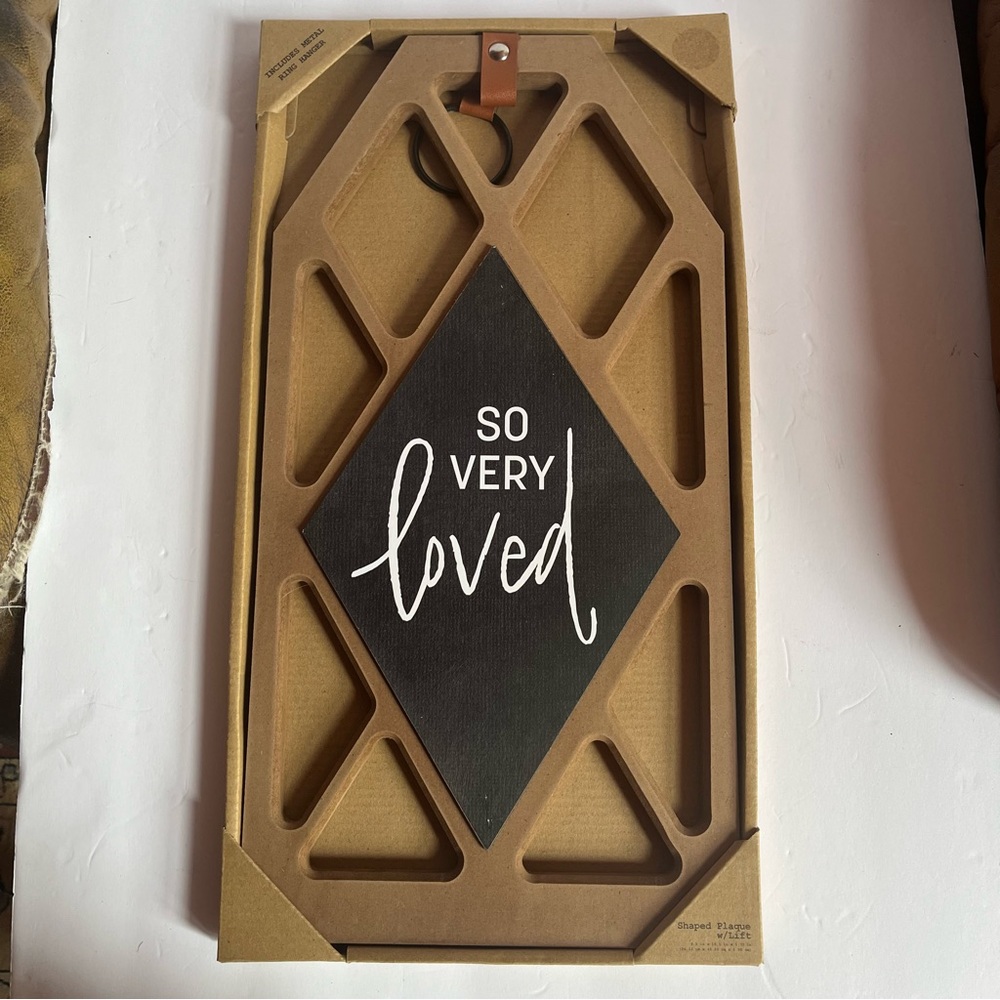 Black‎ and wood-style 'So Very Loved' Wall Decor